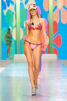 Miss Bikini Original sfila a Moda Calida - Collezione primavera estate 2010