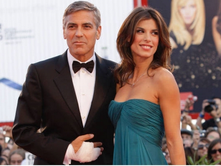 Elisabetta Canalis in Chanel, George Clooney in smocking nero sul red carpet del Festival di Venezia 2009