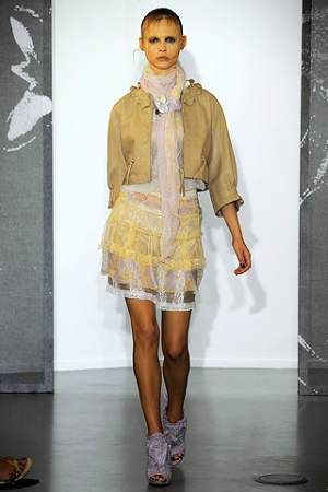 Nina Ricci, primavera estate 2010 presentata a Paris Fashion Week