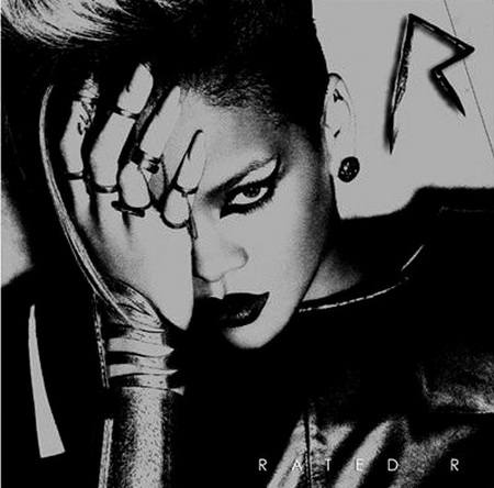 Rihanna, tra moda e musica con la copertina del disco Rated-R