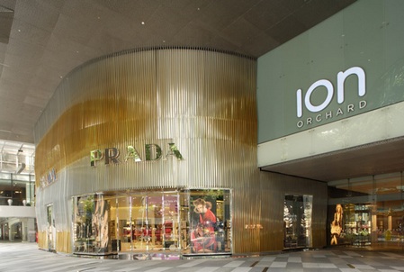 Flagship Prada a Ion Orchard di Singapore, 1200 metri quadrati di stile