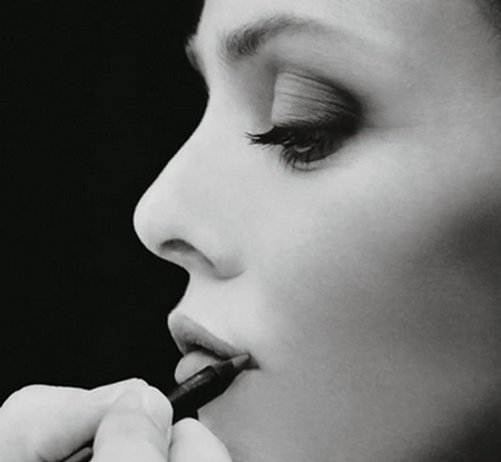 Coco Chanel Rouge, campagna pubblicitaria 2010 con Vanessa Paradis. Foto
