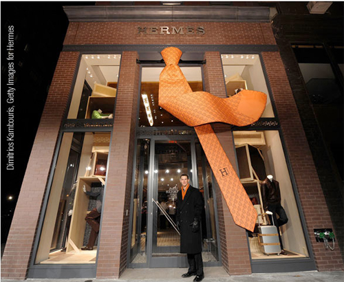Hermès, il nuovo store a New York con la mega cravatta