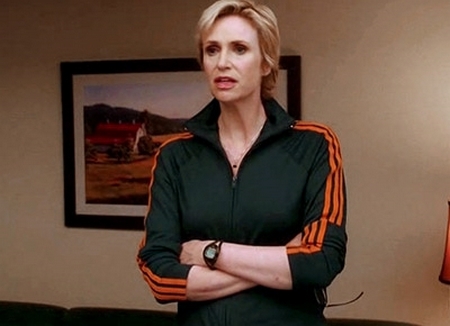 Sue Sylvester di Glee, la donna che indossa solo tute sportive