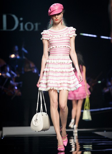 Dior, dopo la boutique a Shanghai e il cortometraggio by Lynch, presenta la collezione  ispirata alla Nouvelle Vague