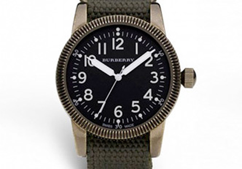 Burberry Orologi, look militare