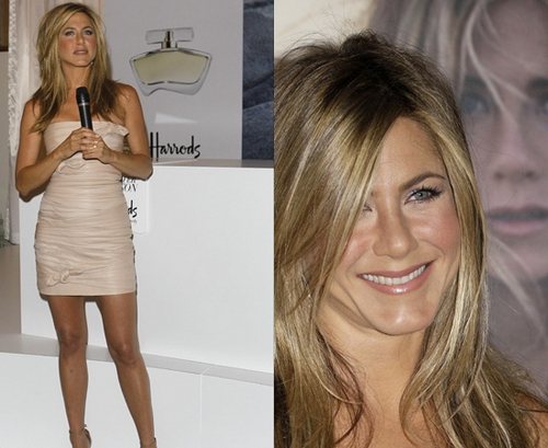 Jennifer Aniston presenta il suo profumo Lolavie