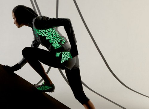 Stella McCartney per Adidas, la collezione che s'illumina di notte