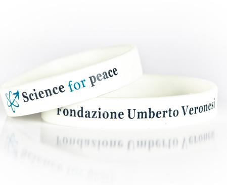 Science for Peace: Il bracciale di Umberto Veronesi