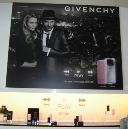 Givenchy Temporary Store a Milano per la MFW: profumo, make up personalizzato e free aperitivi Play for Her