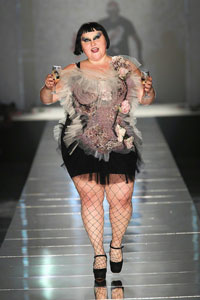 Beth Ditto sfila per Jean Paul Gaultier a Parigi Fashion Week