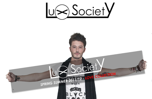 LuxSociety FashionT-shirt, dopo Pitti 2011 la p/e 2011 é tutta una Love Collection   