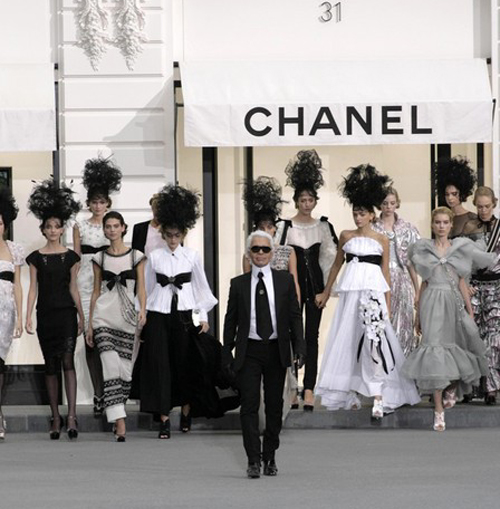 Chanel PE 2011 e prime immagini della campagna pubblicitaria diretta da Karl Lagerfeld