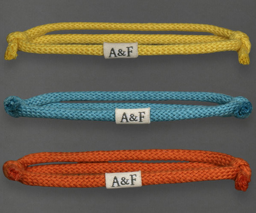 I braccialetti dell'amicizia di Abercrombie & Fitch saranno fra le tendenze dell'estate 2011?