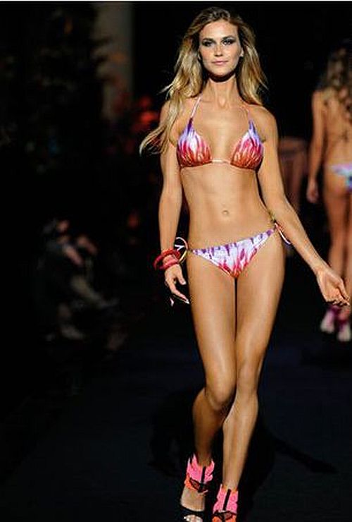 Speciale bikini per l'estate 2011