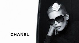 Claudia Schiffer fotografata da Karl Lagerfeld per la collezione a/i Chanel occhiali