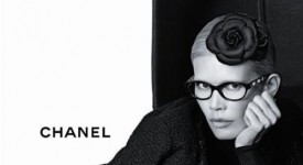 Claudia Schiffer fotografata da Karl Lagerfeld per la collezione a/i Chanel 2011 occhiali