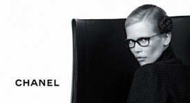 Claudia Schiffer fotografata da Karl Lagerfeld per la collezione a/i Chanel 2011 occhiali