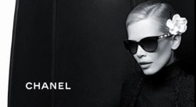 Claudia Schiffer fotografata da Karl Lagerfeld per la collezione a/i Chanel 2011 occhiali