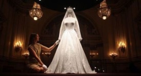 l'abito da sposa e gli accessori di Kate Middleton in mostra a Buckingham Palace