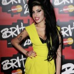 addio a amy winehouse la cantante inglese che ha fatto scandalo anche con i suoi look