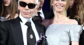 Claudia Schiffer scelta da Karl Lagerfeld per la collezione a/i Chanel occhiali
