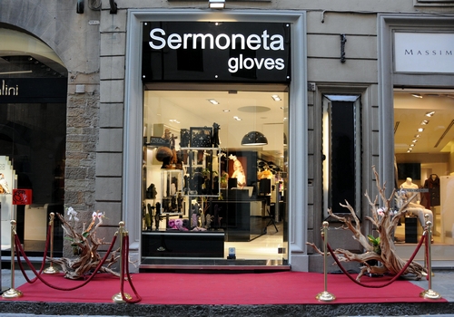 Sermoneta gloves: flagship store a Firenze
