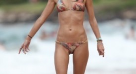 migliori bikini attrici modelle cantante estate 2011