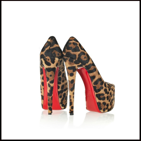 Christian Louboutin e le sue suole rosse: YSL accusato di plagio