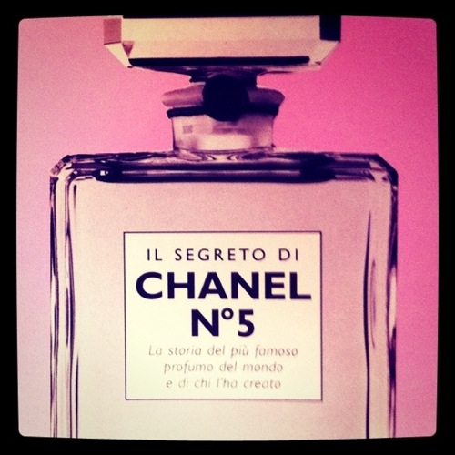 Chanel n5, il libro sul segreto dell'emblematico profumo