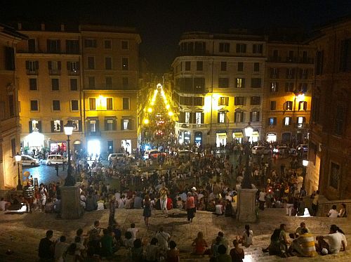 vogue-fashions-night-out-roma-2011