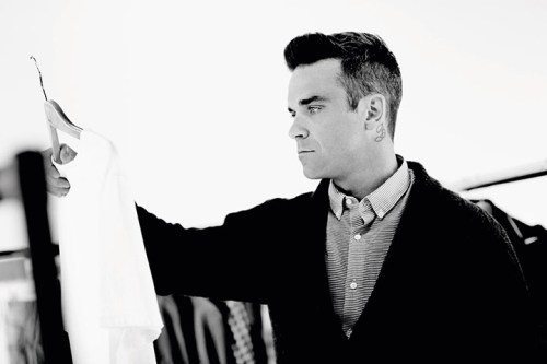 Robbie Williams esordisce come stilista 