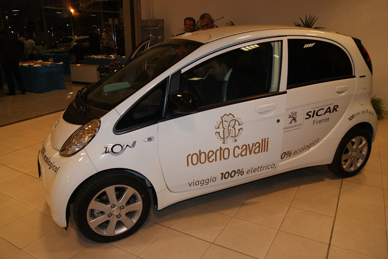 Peugeot iOn 100% elettriche per Roberto Cavalli