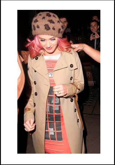 Katy Perry omaggia Londra con Moschino Cheap & Chic