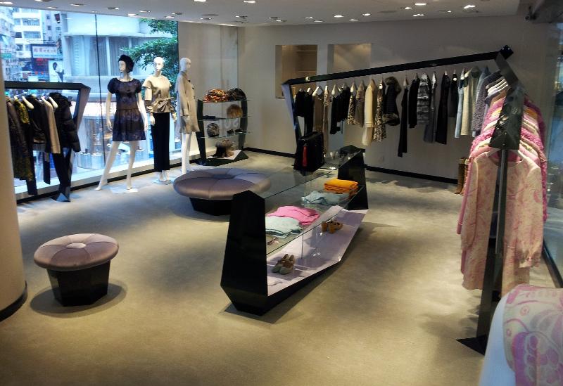 Alberta Ferretti inaugura a Hong Kong la sua prima boutique Philosophy 