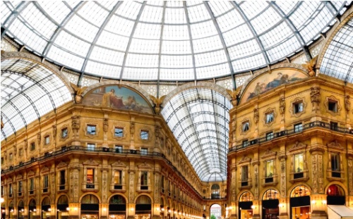 Prada asta negozio galleria vittorio emanuele milano