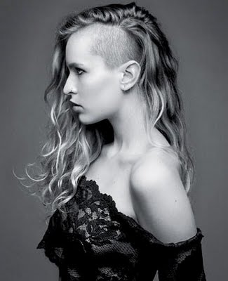 Androgina, grunge e trasgressiva: Chanel sceglie Alice Dellal come testimonial delle sue borse Boy