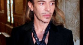 john-galliano-disegnerà-due-collazioni-zara