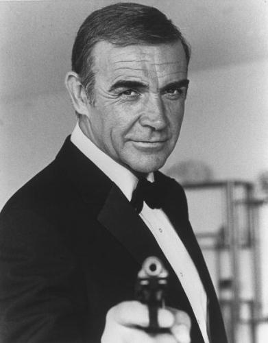 James Bond compie 50 anni: i look delle Bond girls che hanno fatto storia