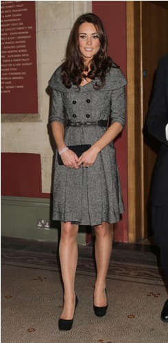 Kate Middleton mostra Lucian Freud look mix low cost lusso