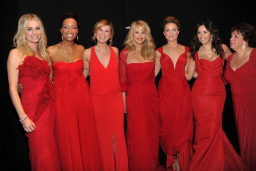 The Heart Truth's Red Dress Fashion Show, le dive in rosso per beneficienza