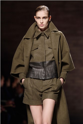 Milano Fashion Week 2012: la donna militare e rigorosa di Max Mara