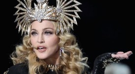 madonna-regina-superbowl-abito-givenchy