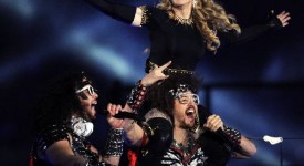 madonna-regina-superbowl-abito-givenchy