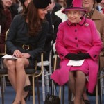 regina elisabetta critiche look kate middleton