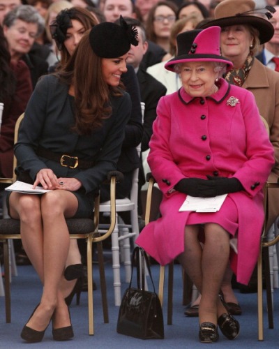 regina elisabetta critiche look kate middleton