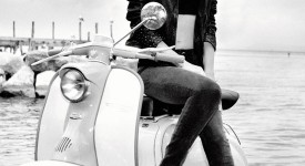 claudia schiffer testimonial guess 30 anni capsule collection sorrento