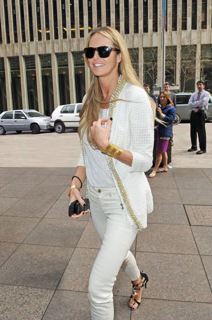 Elle MacPherson in total look Ermanno Scervino