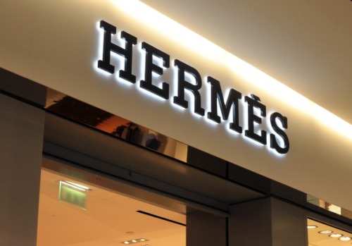 Hermés vittoria tribunale contro mercato contraffazione