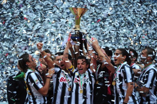 Gli occhiali da sole Italia Indipendent celebrano lo scudetto della Juventus